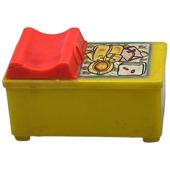 VTG Fisher Price Little People NURSERY CHANGING TABLE CRADLE Yellow 2 Pcs 1972 - Picture 4 of 7